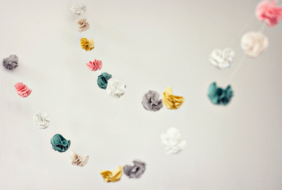 OnceWed: DIY Miniature Fabric Flower Garland